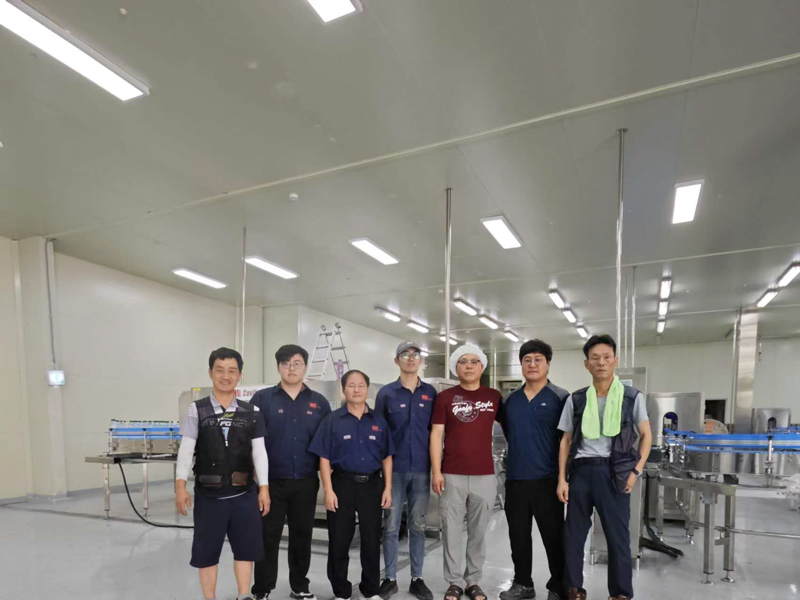 Jalur pengisian dan pengemasan botol hewan peliharaan