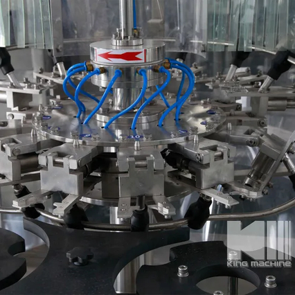 Botol Otomatis Cola Soda Beverage Berkarbonasi Kapasitas Kecil Jenis Linear Meninjau Pabrik Pengisian Air