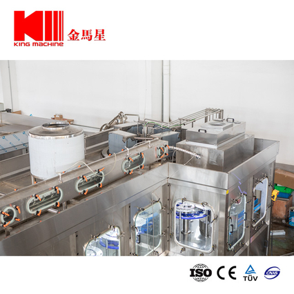 Botol kaca busi mengisinya dan saluran pengepakan